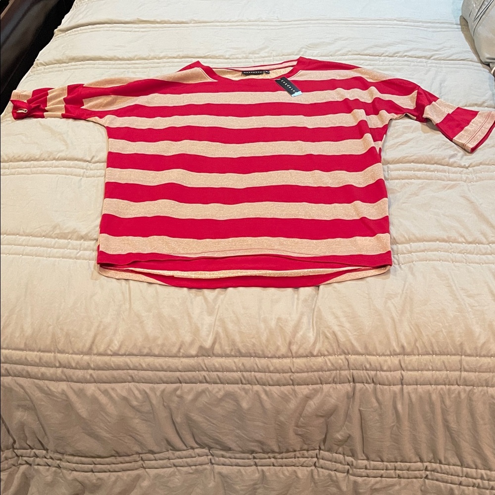 Metaphor, large with shine blouse, slightly longer in the back
